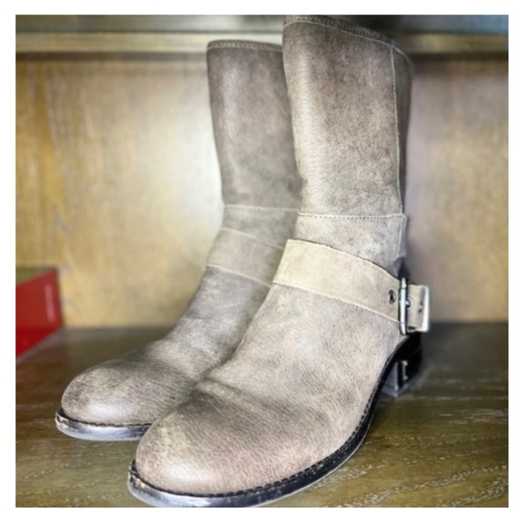 VINCE Camuto VC-Windy Boots - Picture 3 of 3